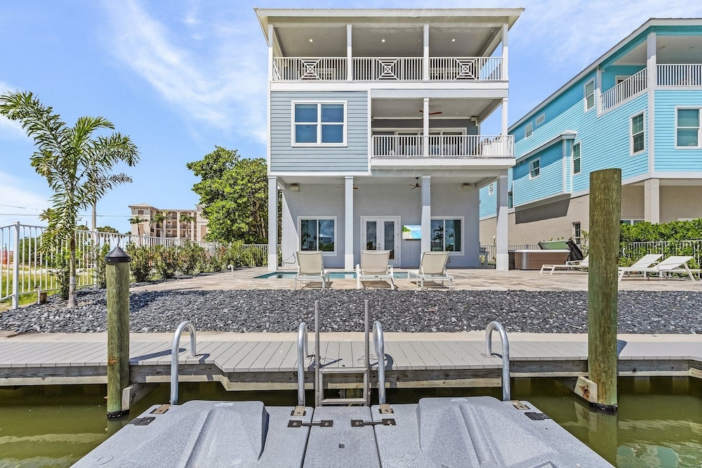 673 White Sands Retreat: Bay Views, Pool, Elevator 5 Bedroom Home