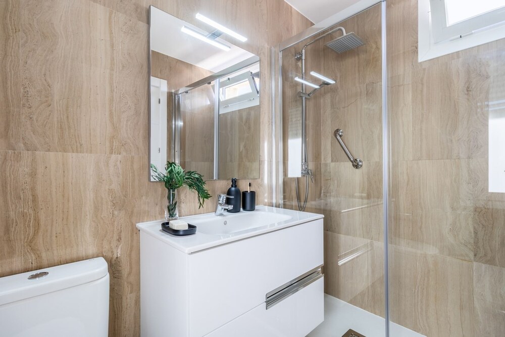 Nicks - 2 Bedrooms in Trafalgar