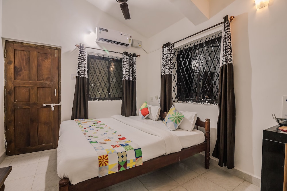 OYO 24114 Home Decent Studio Candolim