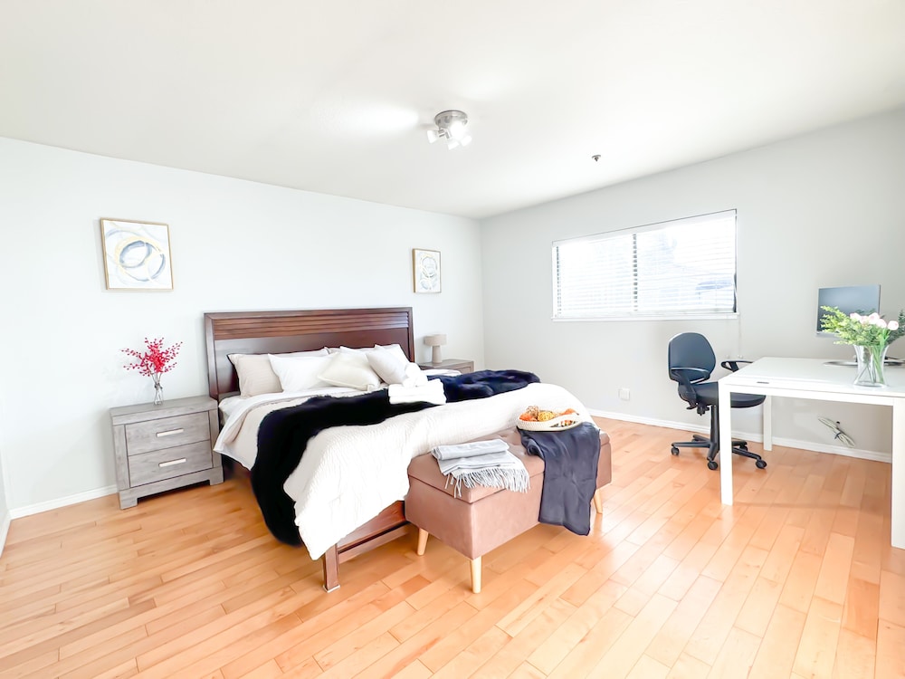 Sunnyvale 3B2b Super Big House