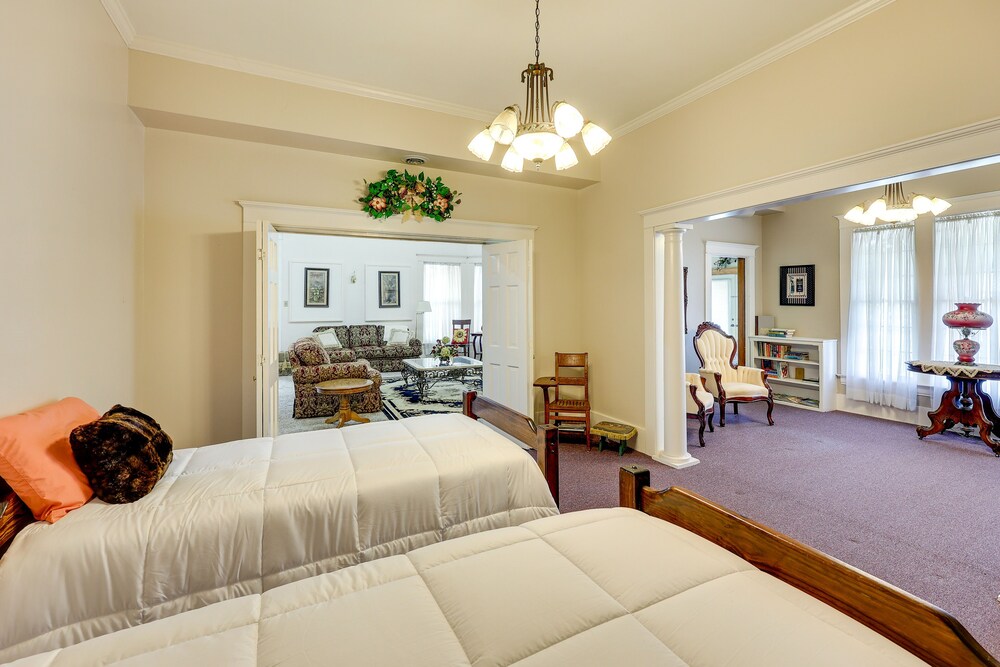 Paris Vacations - Paris Vacation Rental  15 Mi to Mount Magazine! - Property Image 12