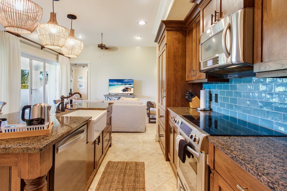 Poipu Penthouse W 2 Beaches Resort Amenities