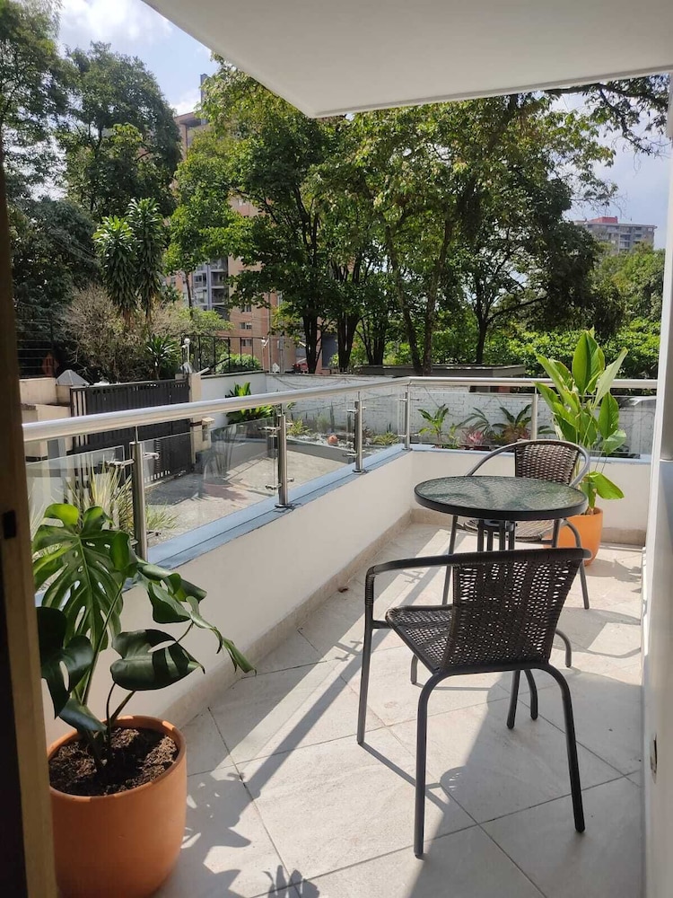 El Poblado - La Frontera