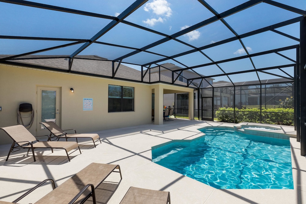 Victoria Villa 4 Bedroom - Image 4