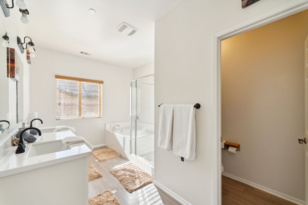 Charming Pet-friendly Getaway In Sunny Beaumont 4 Bedroom Home