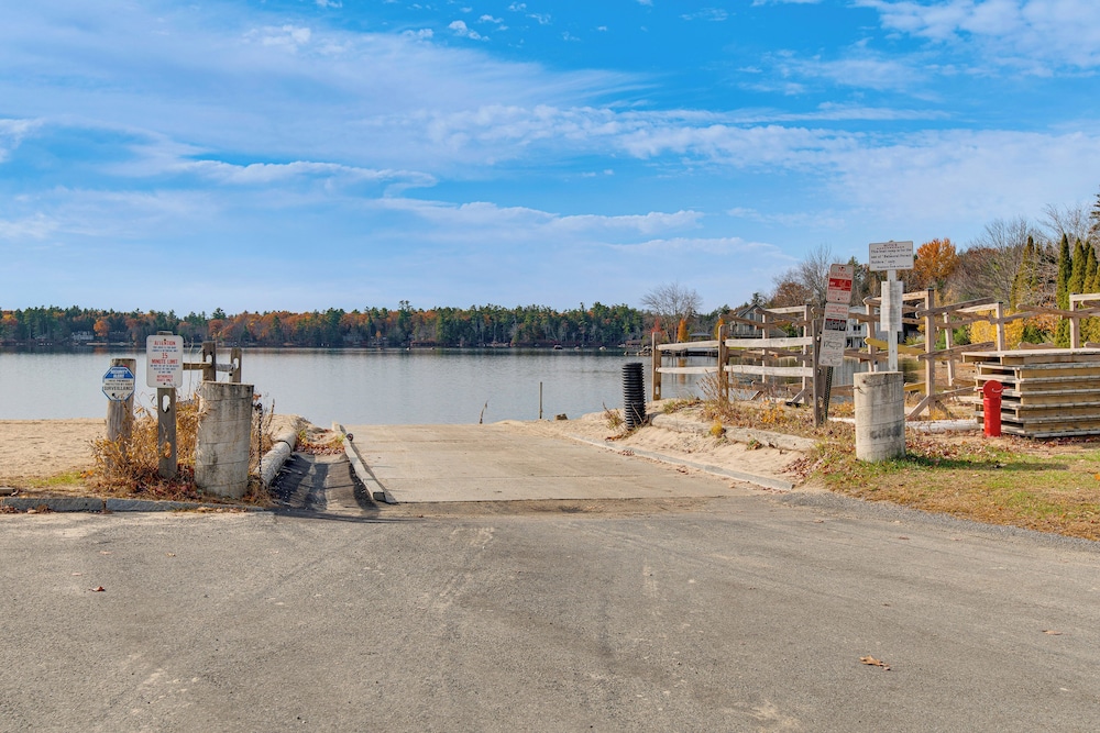 < 1 Mi to Lake Winnipesaukee: Family Winter Escape