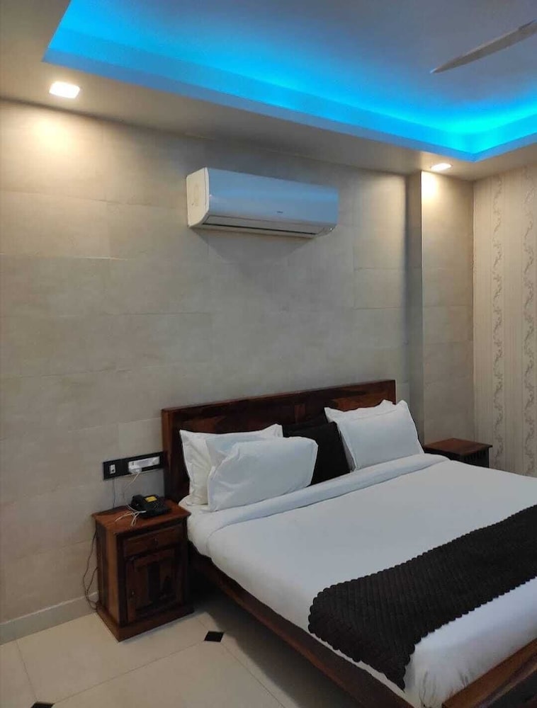 LAVIT HOTEL