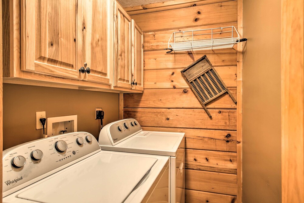 Luxe Fightingtown Creek Cabin: 2 King Suites & Spa view 5