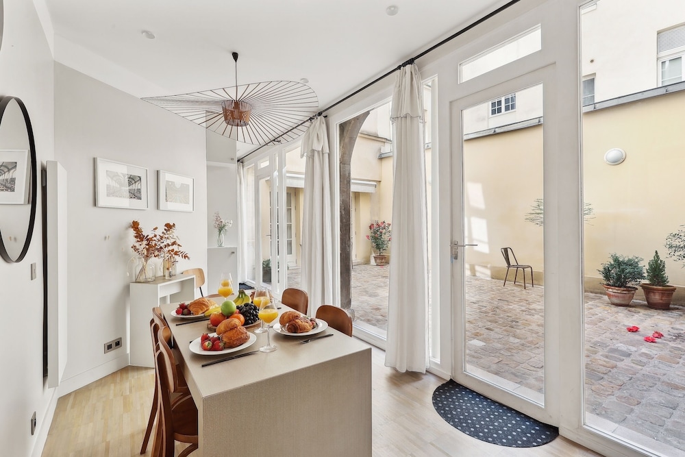 Chic 2BR 2BA near Place des Vosges