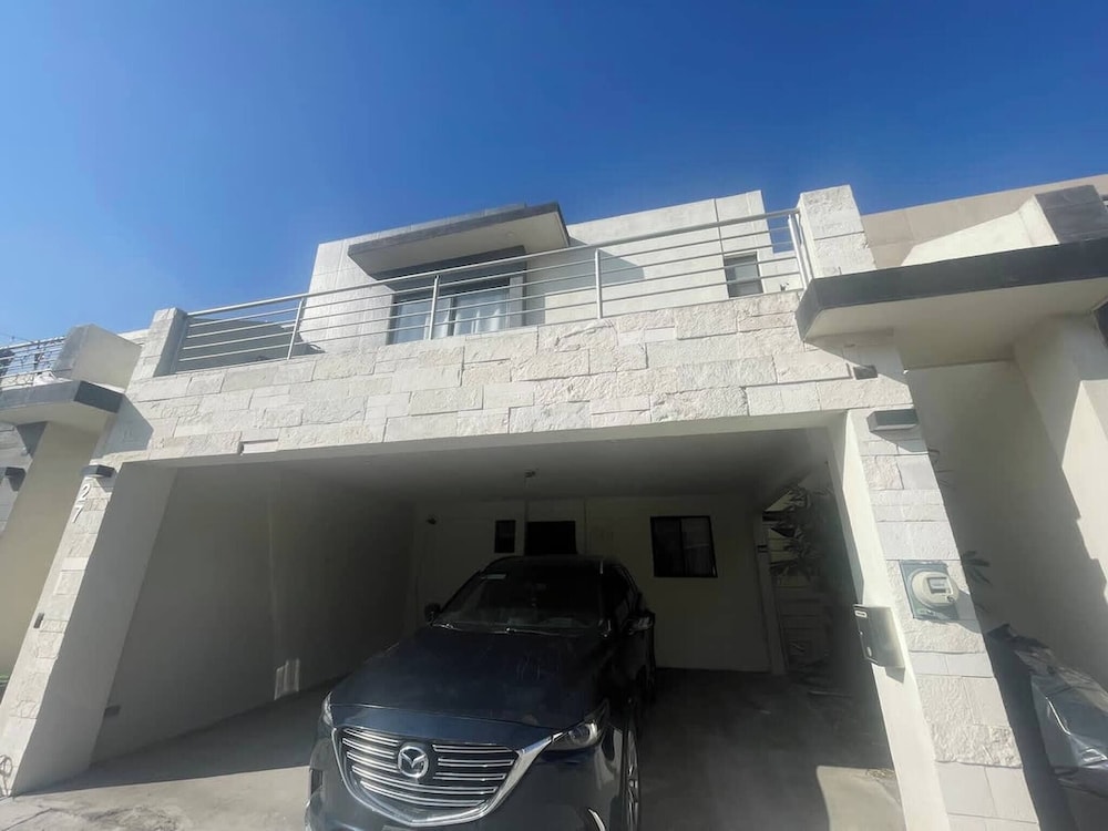 Modern Home With Pool, Garden & 24 7 Security