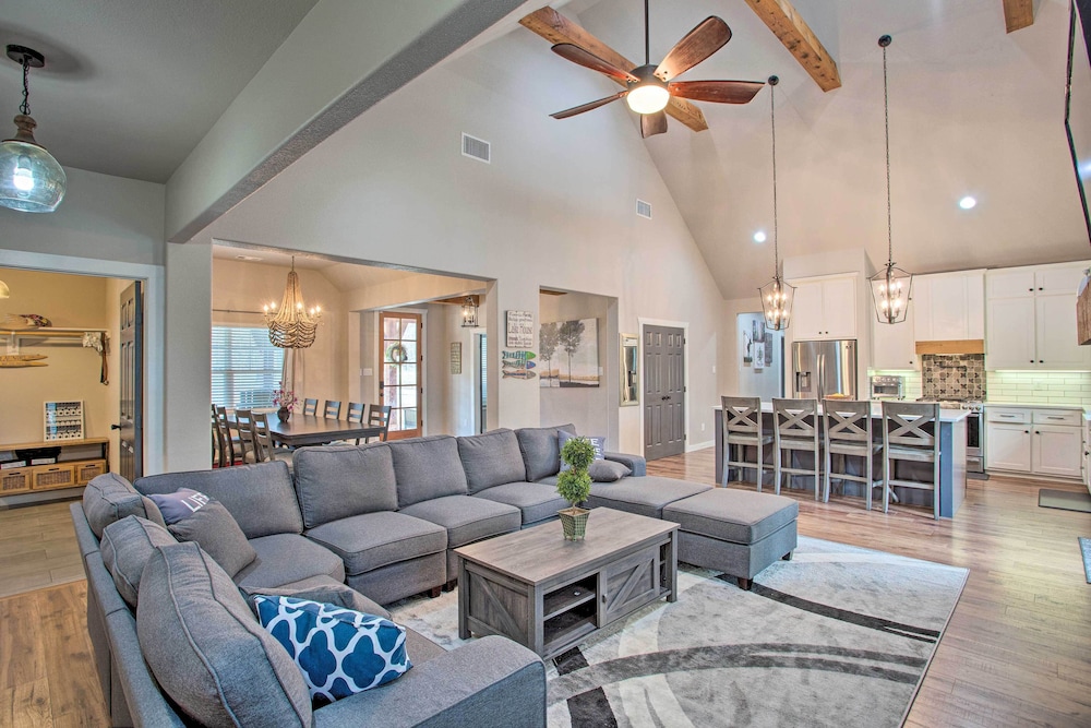 Game Room + Lake Tawakoni Access: Family Getaway! view 4