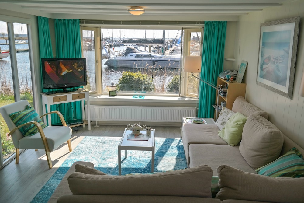 Charming Bungalow in Anjum, Netherlands With Lake Views view 4