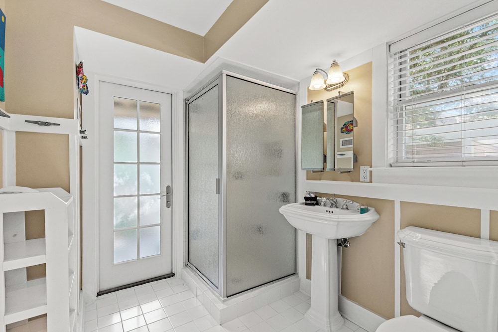Seabatical! 3BR 2BA Coastal Retreat for 8 Relax, Unwind, and Recharge