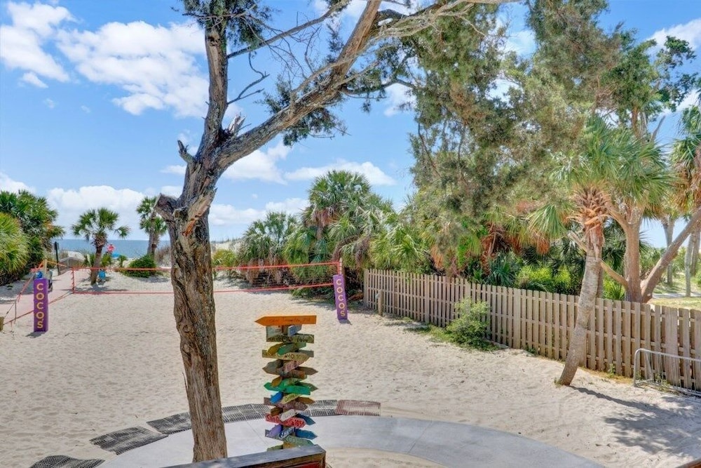 Escaptopia - Mid Island Villa with Multiple Pools by RedAwning