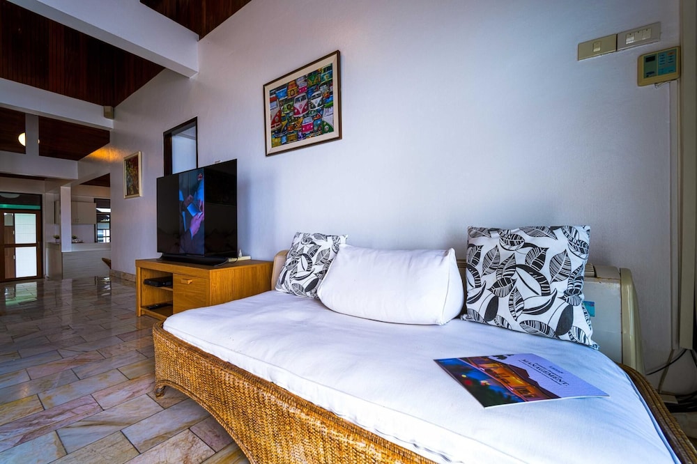 Oceanfront 6 Bedroom Twin Villas OV6