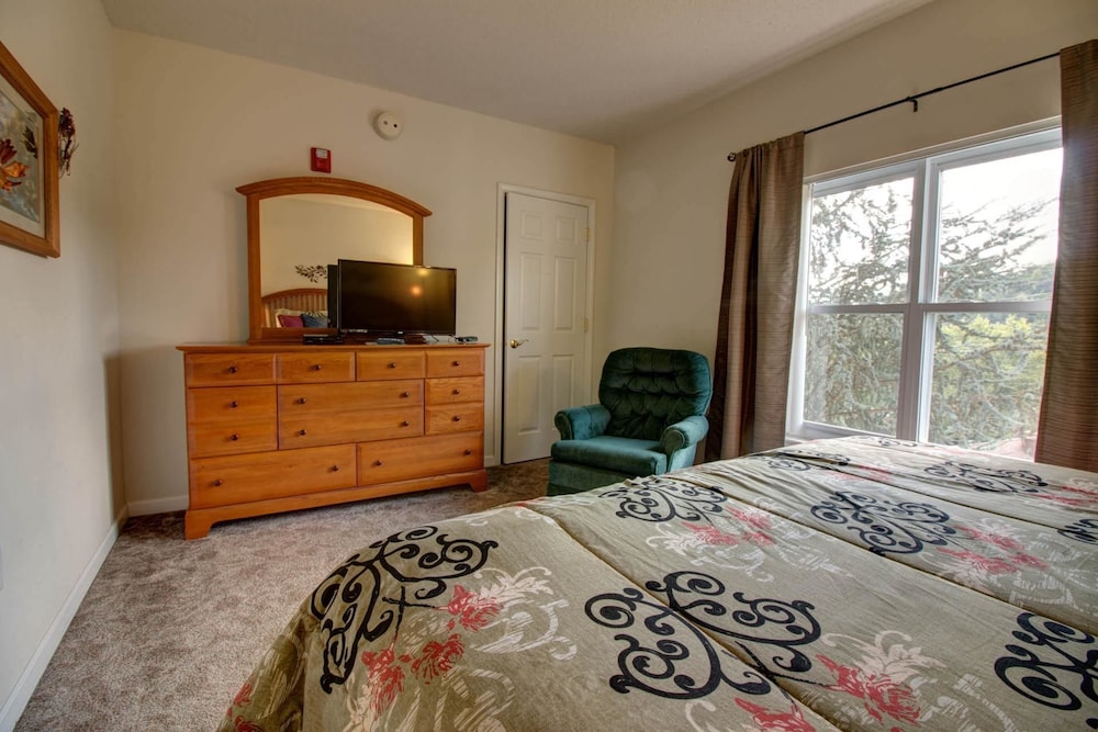 Whispering Pines 521 view 3
