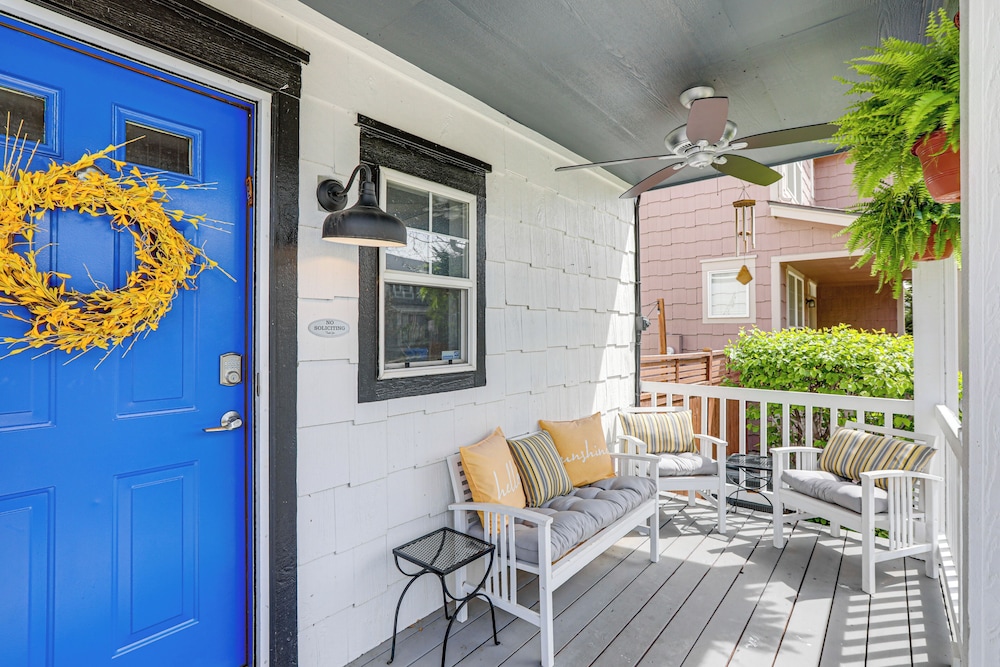 Walk to Empower Field & Sloan Lake: Charming Apt!