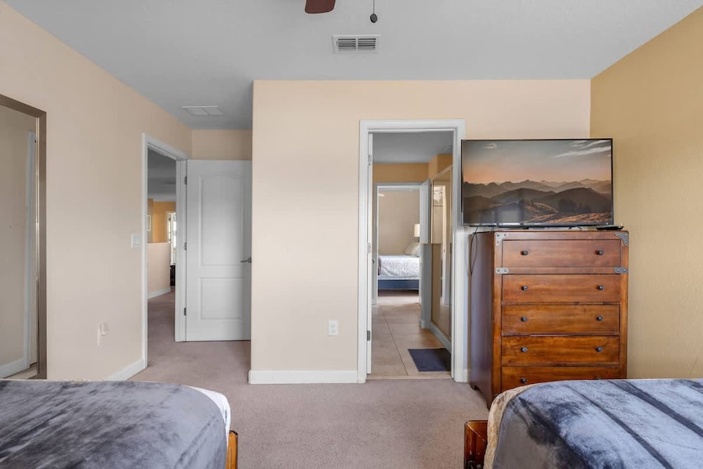 Cozy Comfortable 9BR Retreat in Champions Gate