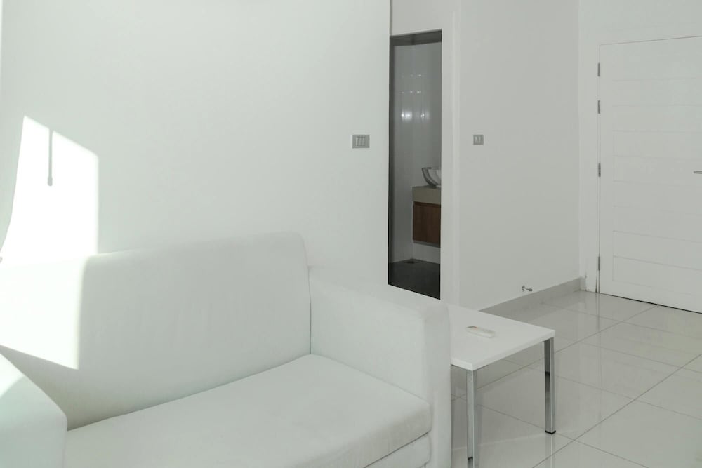 Amazon Apartments by Apartwell