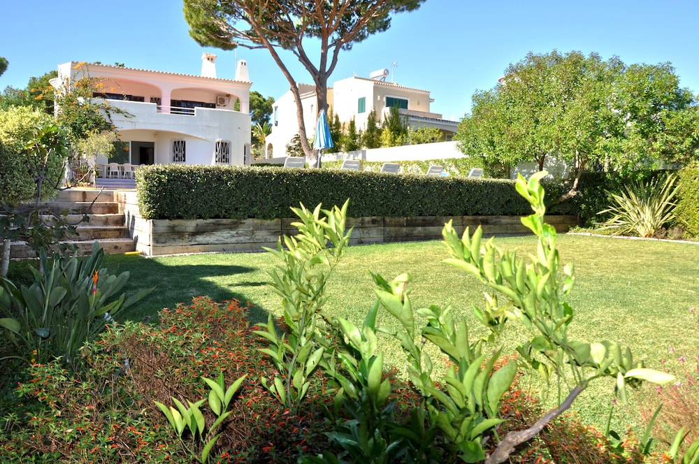Old Village Area, Your Perfect Vilamoura Getaway, Private Pool, AC & Wifi