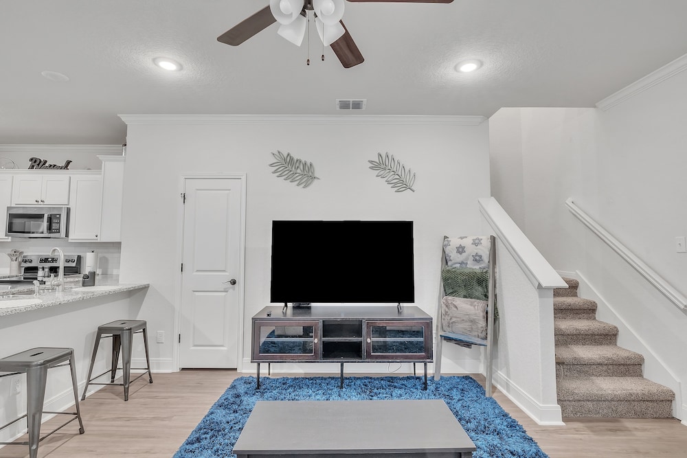 Modern 3br In Gated Community Near Jbsa & Seaworld 3 Bedroom Duplex