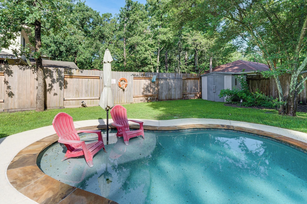6 Mi to Northshore Park: Family Home w/ Pool!