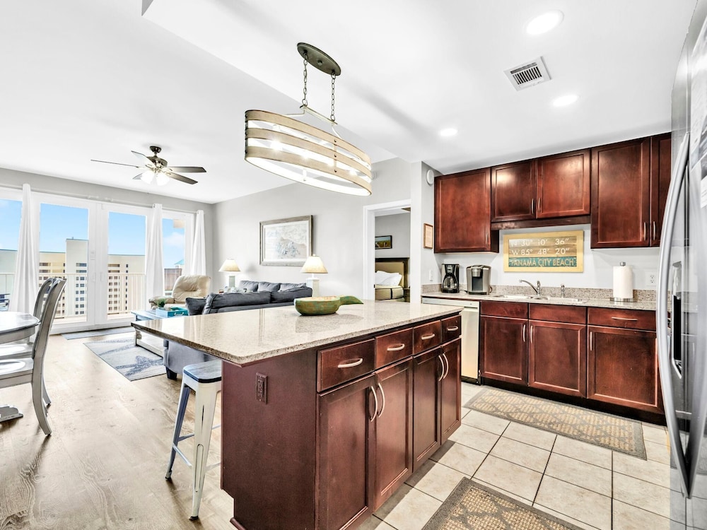 Laketown Wharf 906