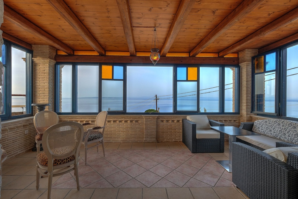 Diamond Suites
