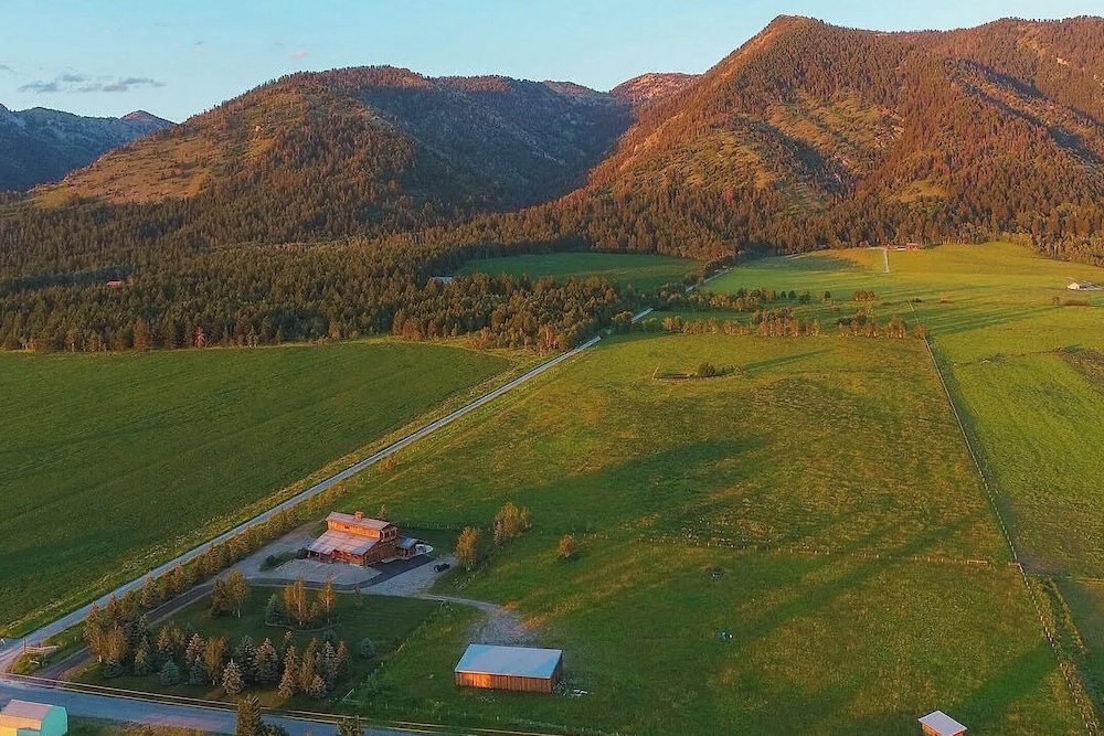 On 20 Scenic Acres: Mtn Retreat in Star Valley
