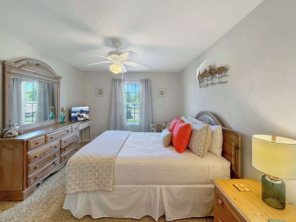 Coastal Retreat - Stay for 6!