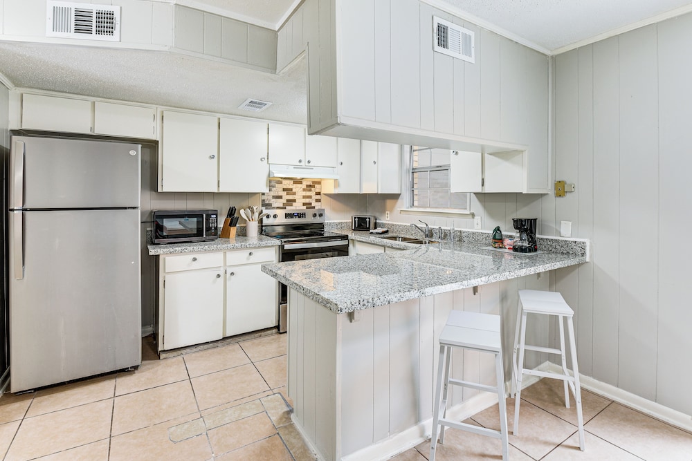 2 Mi to Garniers Beach Park: Pet-friendly FWB Home