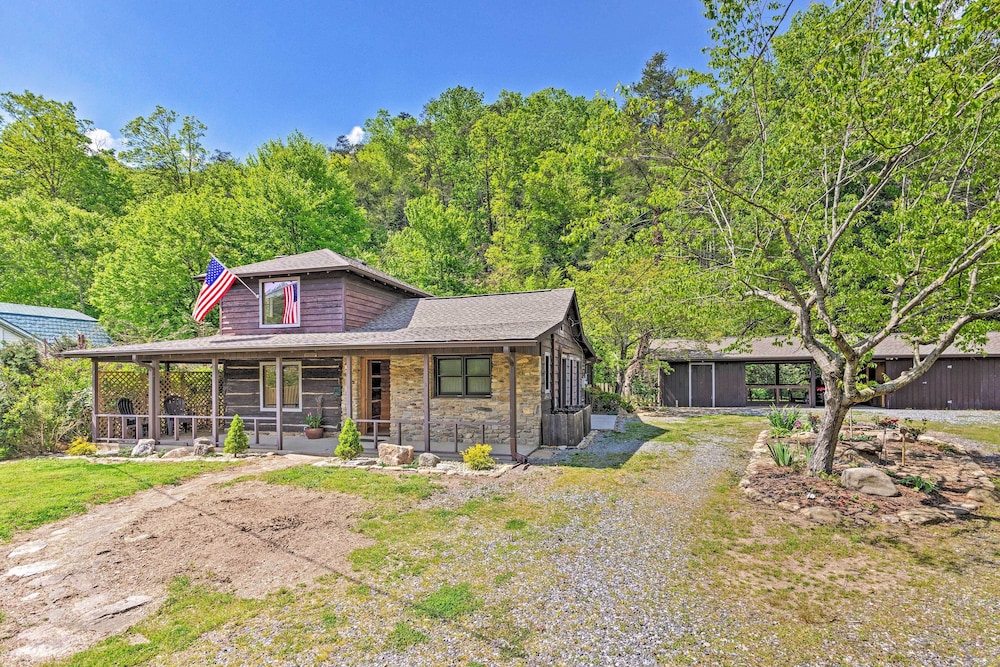 Custom Creekside Cabin 15 Mi From Asheville!