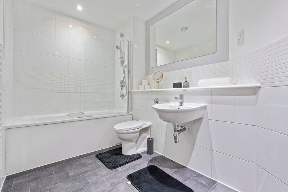 Chic Birmingham Apartment With 2 Bedrooms