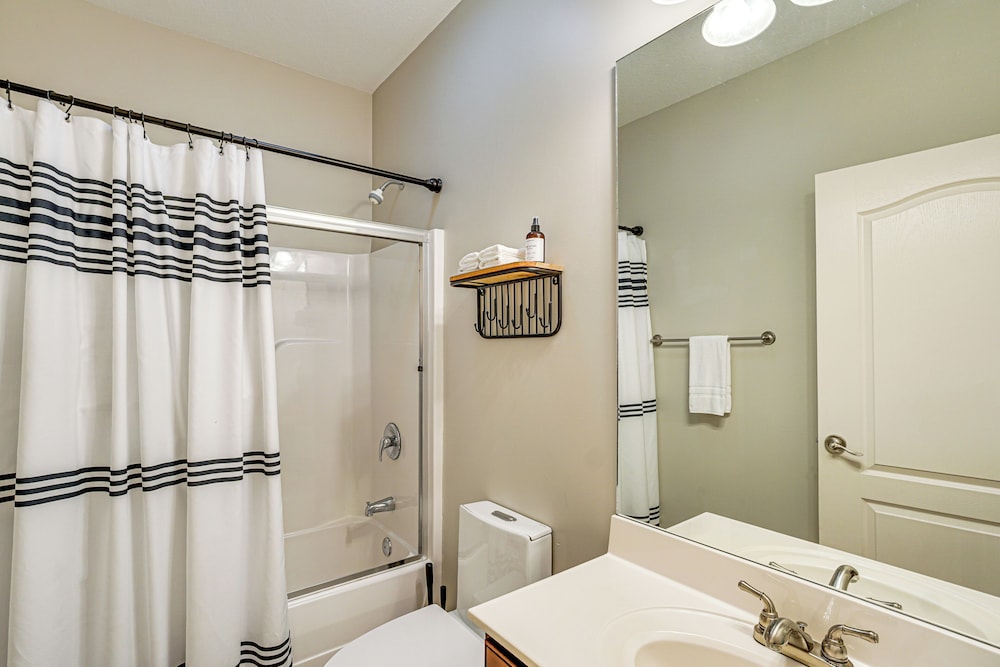Boat Slip + Pool Access: Osage Beach Retreat