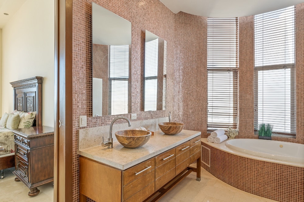 Encanto Living 1202 -4BR by Kivoya