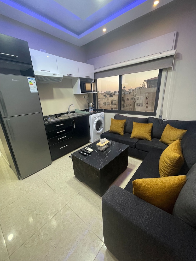 Charming Amman Apartent With City Views