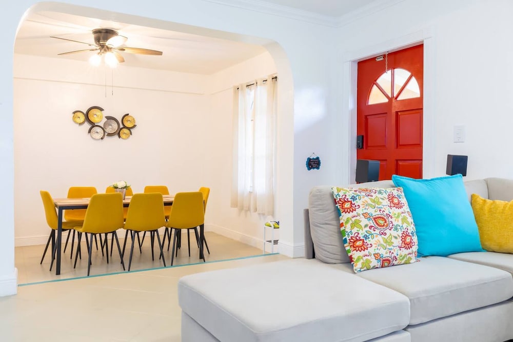 Tropical House Pool Table Jacuzzi Nearby Beach