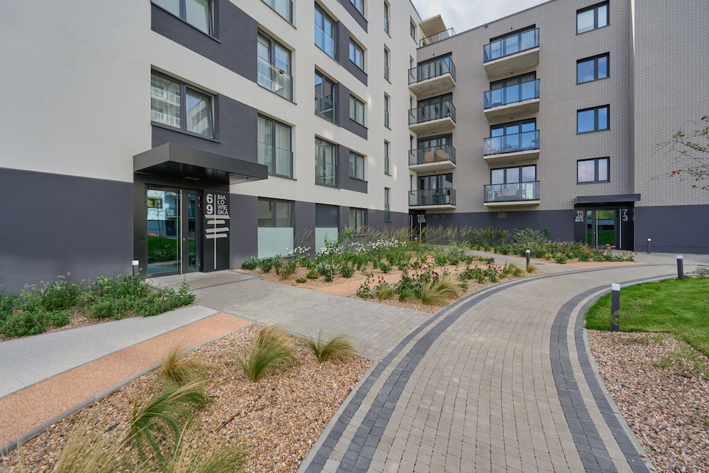 Exclusive Apartment Popowice by Renters view 2