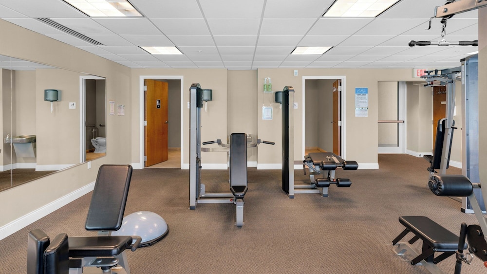 2BR Gulf Front Condo w/ Pool, Gym, Hot Tub + Free Attraction Tickets!