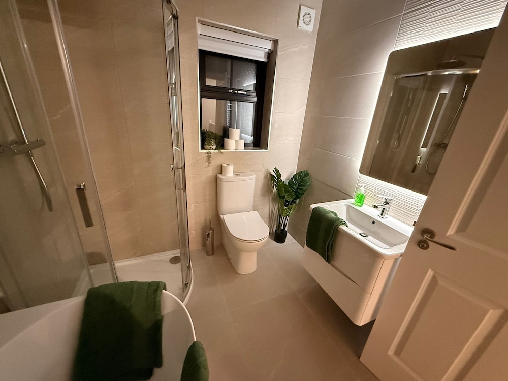 Modern Entire Home Retreat in Newry