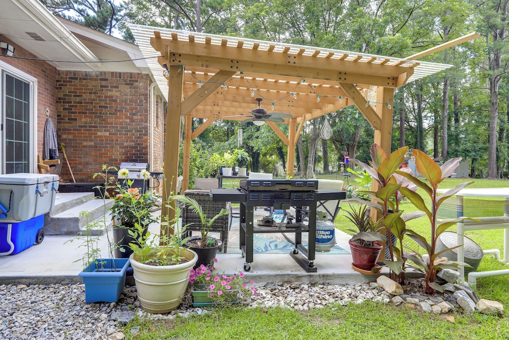 5 Mi to Trilith Studios: Apt w/ Furnished Pergola