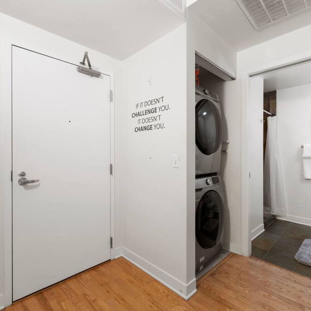 Sleek 2 Bed 2 Bath Condo in Trendy Fulton Market