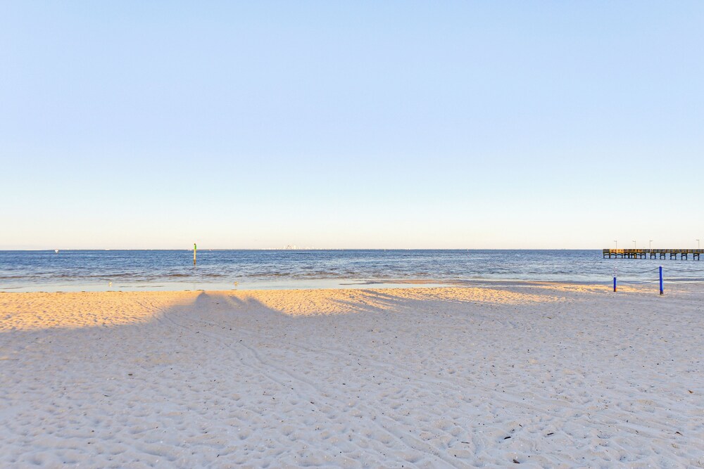 Swim, Fish & Explore: Waterfront Gem in Ruskin