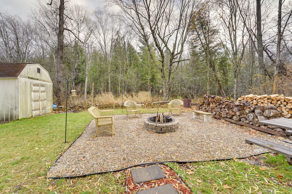 Lakefront Reed City Home w/ Fire Pit on 2 Acres! - Property Image 6