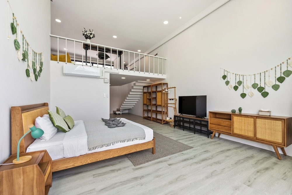 Zen Style Pool Access Townhouse