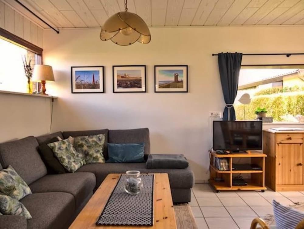 Quiet Holiday Home Near Beach
