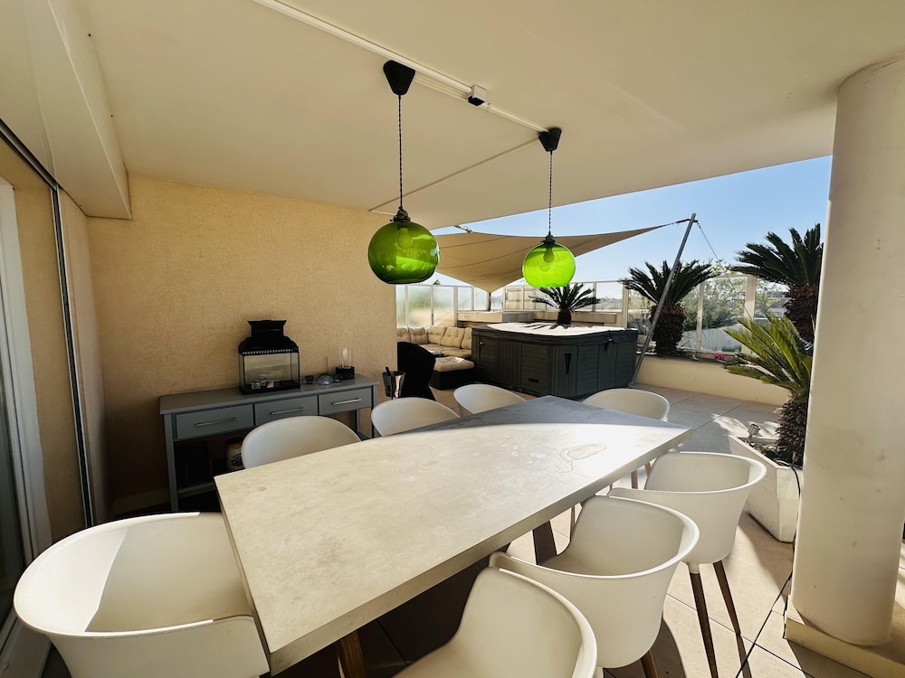 Superb Penthouse in Centre of Cannes Stunning Views Air-conditioning Internet Near the Palais - 532