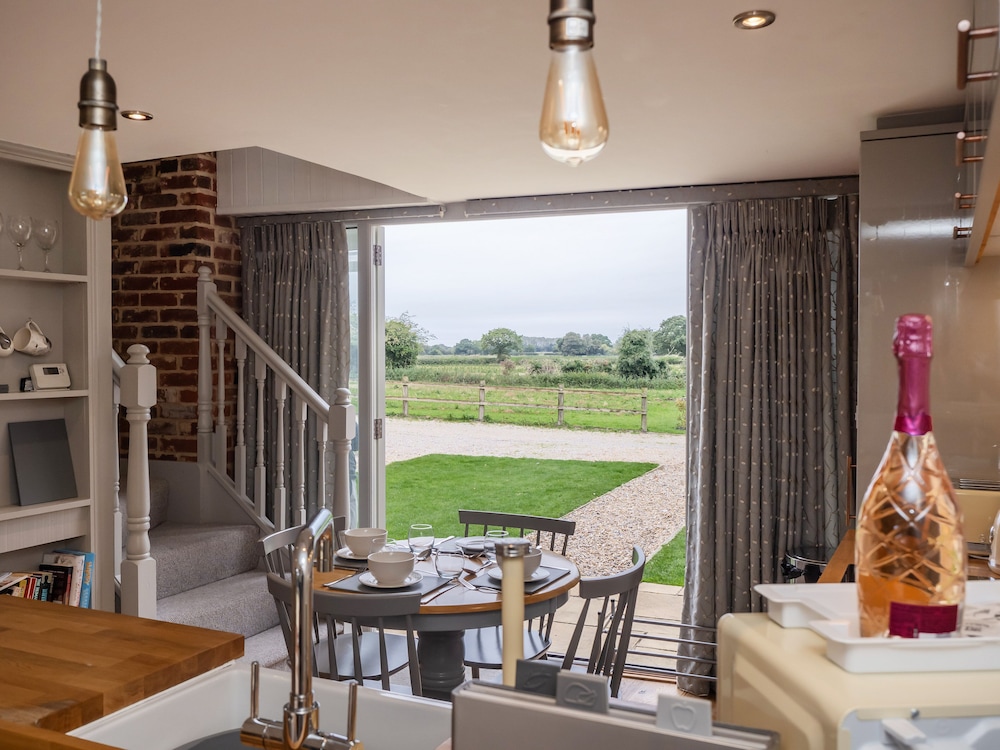 Maple Barn: Lux Rural Retreat Near Norfolk Coast