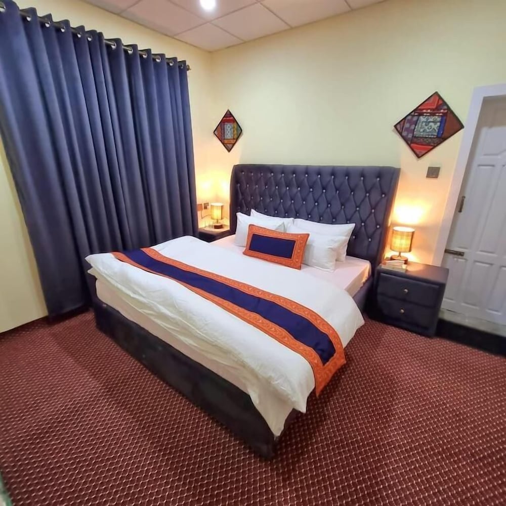 Royal's Villa by Premiere Inn view 3