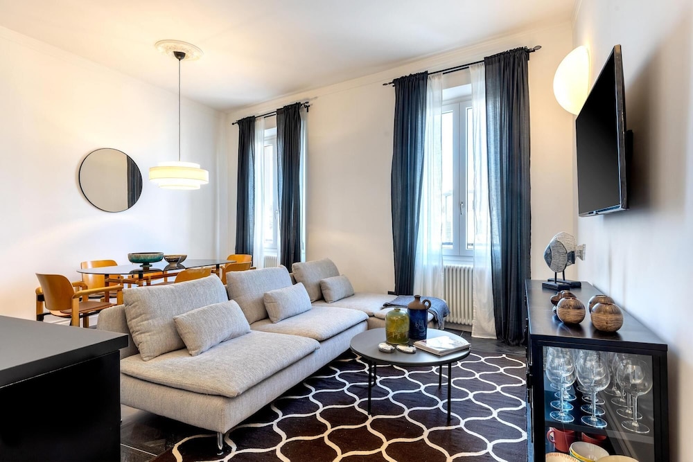Modern 3BD Apartment Close City Center Belfiore